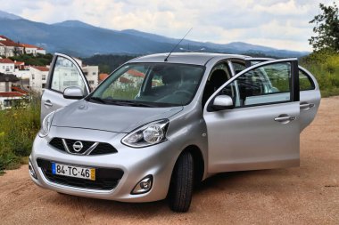 COIMBRA, PORTUGAL - 26 Mayıs 2018: Nissan Micra kompakt hatchback car in Portugal. Portekiz 'de 5.1 milyondan fazla motorlu araç kayıtlı..
