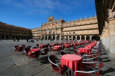 SALAMANCA, İspanya - 10 Ekim 2008: İspanya 'nın Salamanca kentindeki ana Meydan Belediye Başkanını ziyaret edenler.