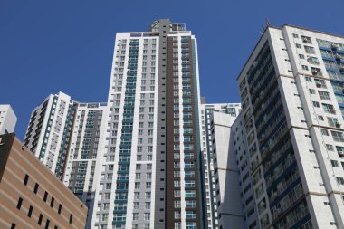 Busan 'ın Sasang-gu bölgesinde yüksek yoğunluklu konut mimarisi. Büyük apartmanlar.