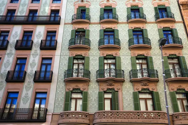 Barcelona, İspanya 'nın mimarisi. Barselona 'daki konut manzarası.