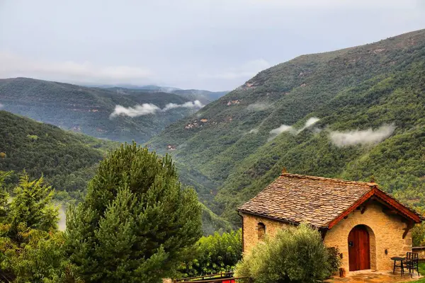 Misty Uitzicht Bergen Spanje Broto Spaanse Pyreneeën — Stockfoto