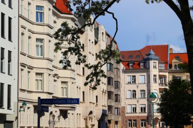 Leipzig şehri, Almanya. Zentrum-West bölge sokak manzarası.