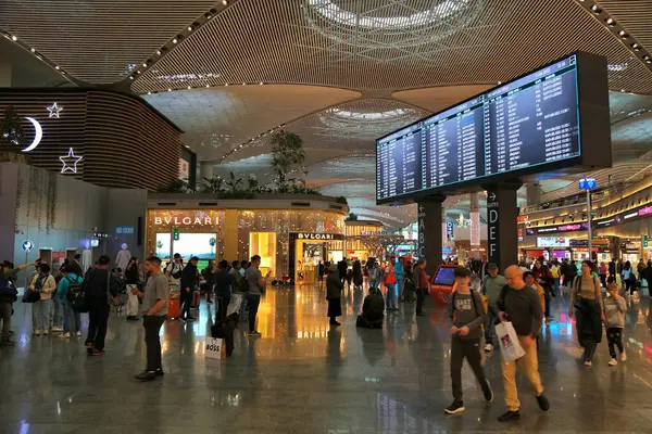 Istanbul Turquia Abril 2023 Passageiros Visitam Aeroporto Istambul Dos Aeroportos — Fotografia de Stock