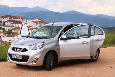 COIMBRA, PORTUGAL - 26 Mayıs 2018: Nissan Micra kompakt hatchback car in Portugal. Portekiz 'de 5.1 milyondan fazla motorlu araç kayıtlı..
