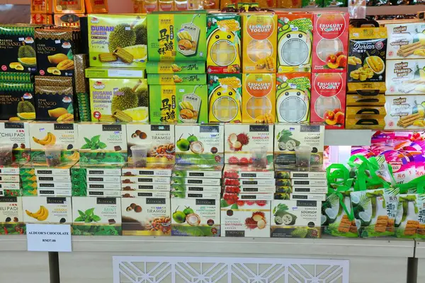 Kota Kinabalu Malasia Marzo 2024 Mango Malayo Rambután Dulces Chocolates —  Fotos de Stock