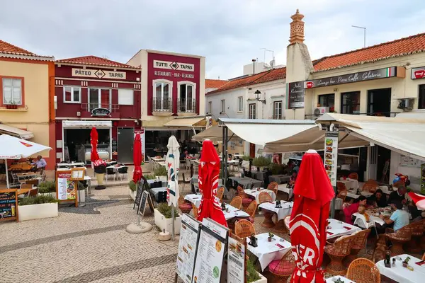 Ferragudo Portugal Травня 2018 Люди Відвідують Старе Місто Феррагудо Алгарве — стокове фото