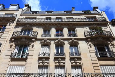 St. Victor mahallesinin Paris Latin Mahallesi (5. Arrondissement) sokak manzarası. Paris, Fransa 'nın mimarisi..