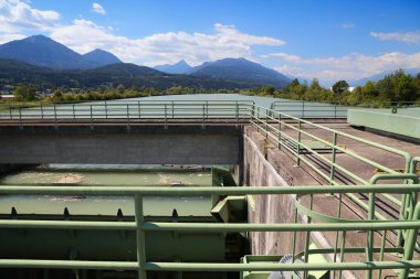 Avusturya hidroelektrik üretimi. Paternion 'da Drau (Drava) nehrindeki su santrali.