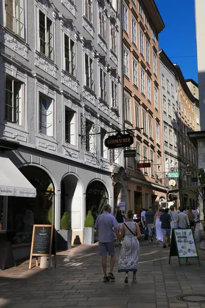 Salzburg Austria Agosto 2022 Gente Visita Calle Judengasse Verano Salzburgo —  Fotos de Stock