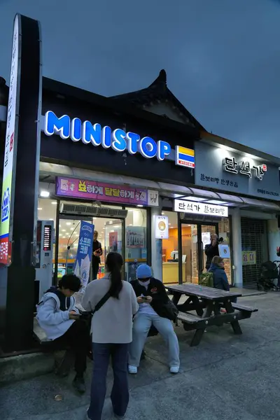 Gyeongju Südkorea März 2023 Die Menschen Besuchen Ministop Convenience Store — Stockfoto