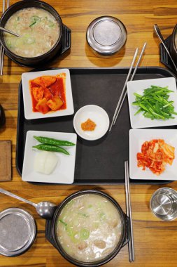 Güney Kore, Busan 'da Dwaeji gukbap domuz eti çorbası. Kore yemeği..