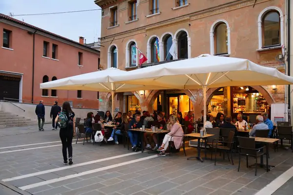 Venice Itália Maio 2023 Pessoas Visitam Restaurante Piazza Erminio Ferretto — Fotografia de Stock