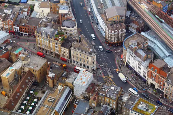 Londra 'da Southwark Caddesi hava görüntüsü.