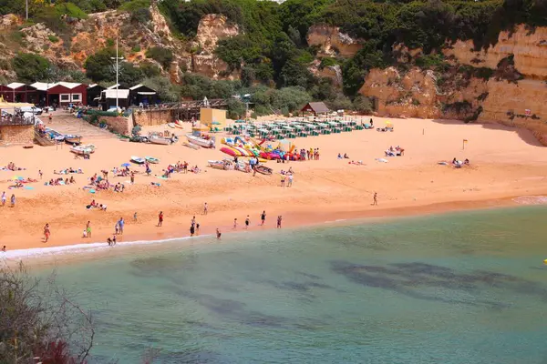 Algarve Portugal Junho 2018 Turistas Visitam Praia Nossa Senhora Rocha — Fotografia de Stock