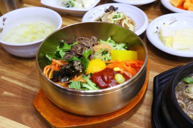 Jeonju bibimbap, Jeonju, Güney Kore 'de yerel bir restoranda. Kore yemeği..