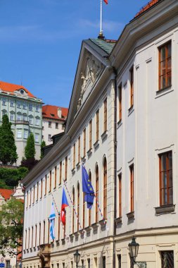 Çek Cumhuriyeti Parlamentosu. Prag tarihi - Thun Sarayı (Thunovsky Palac). Bina Çek Cumhuriyeti Milletvekilleri Meclisi 'ne, parlamentonun alt meclisine ev sahipliği yapıyor..