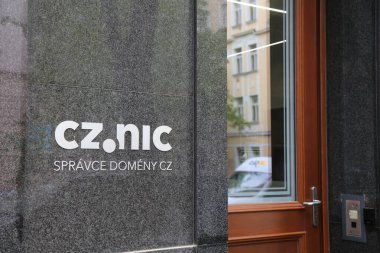PRAG, CZECH REPUBLIC - 3 Mayıs 2024: Çek Cumhuriyeti Prag 'ın Çekçe alan adı kaydı. Çekçe, Çek İnternet alan adlarını kullanan bir dernektir..