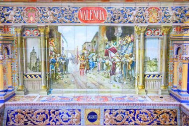 Sevilla, İspanya - 3 Kasım 2012: Valencia azulejos Tema detay ünlü Plaza de Espana Seville. Rönesans canlanma ve art deco tarzı landmark 1928 yılında tamamlandı.