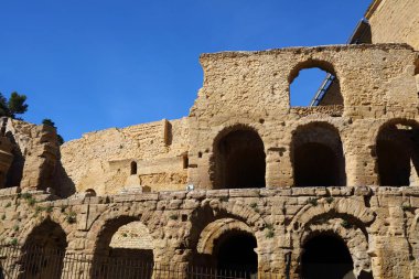 Provence, Fransa 'da turuncu bir kasaba. UNESCO sitesi - eski Roma amfitiyatrosu.