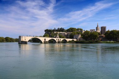 Pont Saint-Benezet (Saint Benezet Köprüsü) - UNESCO Avignon, Fransa anıtı listelendi.