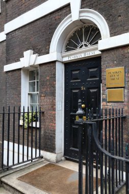 LONDON, İngiltere - 7 Temmuz 2016: Londra Bloomsbury Meydanı 'ndaki Puşkin Evi. İngiltere 'nin en eski bağımsız Rus kültür merkezidir..