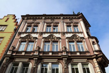 Cieszyn Gleboka sokak manzarası. Polonya 'daki Cieszyn kasabasının mimarisi.