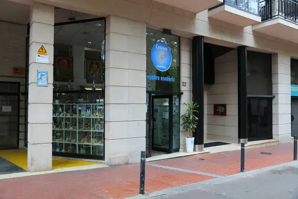 stock image BARCELONA, SPAIN - OCTOBER 8, 2021: Cosmos esoteric shop in Sant Antoni district. It specializes in spiritual products, amulets, charms and books about occult, tarot, parapsychology and metaphysics.