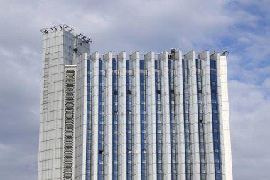 Chemnitz, Almanya 'da Dorint Kongresshotel, 8 Mayıs 2018. Otel 97 metre yüksekliğindeki Chemnitz 'in en yüksek binasıdır..