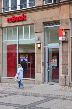 WROCLAW, POLAND - 11 Mayıs 2018: Wroclaw, Polonya 'daki mBank şubesi. Polonya 'nın en büyük bankalarından biri..