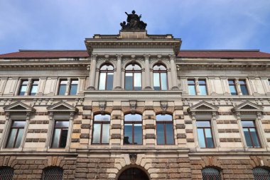 Dresden şehri, Almanya - Albertinum Müzesi kamu caddesinde görüldü.