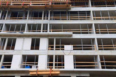 Yeni otel binası yapım aşamasında. Wroclaw, Polonya 'da otel inşaatı.