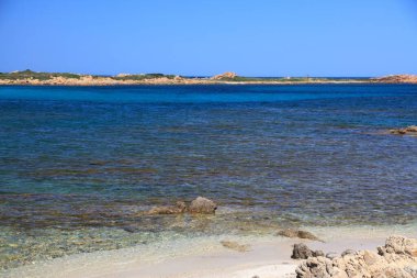 İtalya, Sardunya 'nın güzel kıyıları. Sardinya 'daki Capo Comino Sahili.