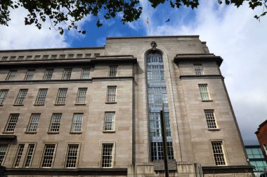 Atılgan, İrlanda Hükümeti Ticaret ve İstihdam Departmanı. İrlanda, Dublin 'deki Kildare Caddesi' nde bina..