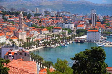 Ayrıl, Hırvatistan. Marjan Hill 'in Split manzarası. Hırvatistan 'ın simgeleri. UNESCO Dünya Mirası Tarihi Alanı.