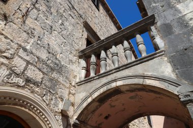 Hırvatistan Korcula Kasabası. Eski şehir mimarisi detayları.