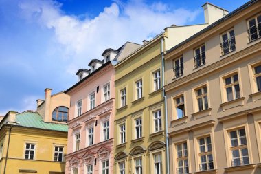 Polonya 'daki Krakow Eski Kasabası. Grodzka sokak renkli mimarisi.