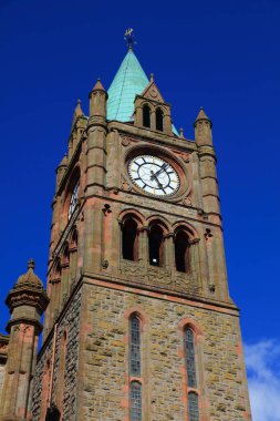 Guildhall binası, Derry Belediye Binası (Londonderry) Kuzey İrlanda.