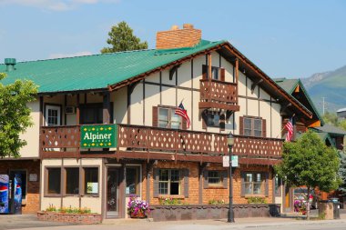 Steamboat Yayları, COLORADO - 19 Haziran 2013: Steamboat Springs, Colorado 'da ana cadde. Steamboat Springs Colorado 'da ünlü bir turist ve kayak merkezidir..