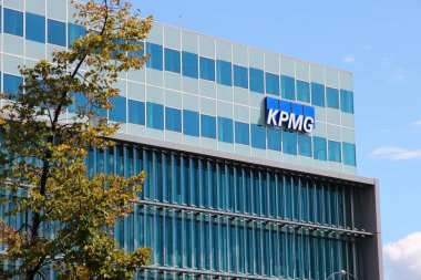 Berlin, Almanya - Ağustos 27, 2014: Berlin'de bina kpmg. kpgm büyük dört Denetçi şirketlerden biridir. 2013 yılında 23.4bn YTL gelir ve 155.000 çalışanı vardı.