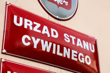 Polonya 'nın Chorzow kentindeki Nüfus Dairesinde (Urzad Stanu Cywilnego) genel tabela.