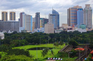 Filipinler Manila şehir manzarası. Ermita ve Paco bölgelerinden Intramuros gördüm.