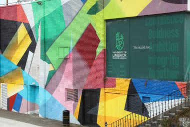 LIMERICK, IRELAND - 30 Haziran 2024: Limerick, İrlanda 'daki Limerick Fab Üniversitesi Laboratuar Binası. Fab Lab dijital imalat laboratuarıdır, 3D yazıcılarda uzmandır..