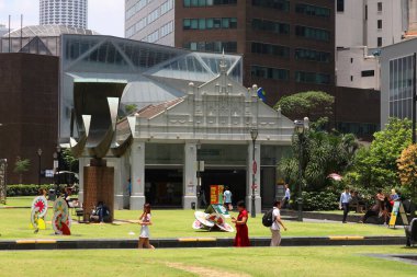 SINGAPORE CITY, SINGAPORE - MARCH 13, 2024: People visit Raffles Place Park in Singapore Downtown Core. clipart