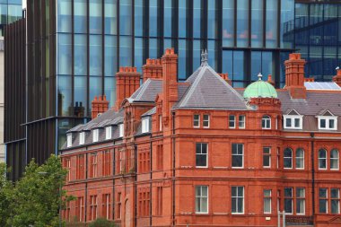 Dublin, İrlanda 'daki North Wall Quay' deki tarihi ofis binası. Dublin 'in mimarisi.