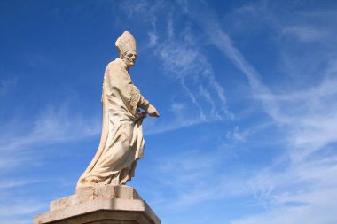 Valencia şehri, İspanya. Hıristiyan azizin Barok heykeli - Santo Tomas de Villanueva.