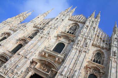 Milan Katedrali, İtalya. Gotik tarzı mermer kilise cephesi. İtalya dönüm noktası.
