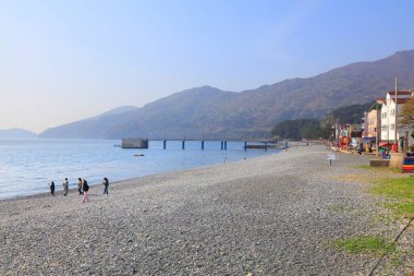 GEOJE, Güney Kore - 31 Mart 2023: Güney Kore 'nin Gyeongsangnam-do bölgesindeki Geoje adasındaki Hakdong tatil beldesindeki plajı ziyaret edin.
