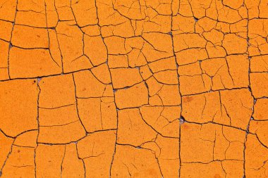 Portakallı, pis bir geçmişi var. Soyulmuş boyanın geçmişe dönük dokusu. Yıpranmış kırık boya grunge arka plan yüzeyi.