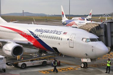 KUALA LUMPUR, MALAYSIA - 3 Mart 2024: Malezya Havayolları Boeing 737-800 Kuala Lumpur Uluslararası Havaalanı.