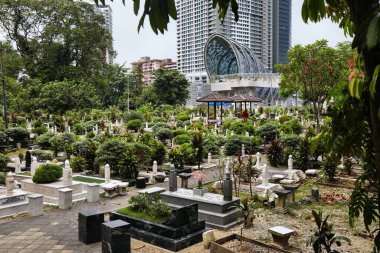 KUALA LUMPUR, MALAYSIA - 2 Mart 2024: Kuala Lumpur kentindeki Jalan Ampang Müslüman Mezarlığı.